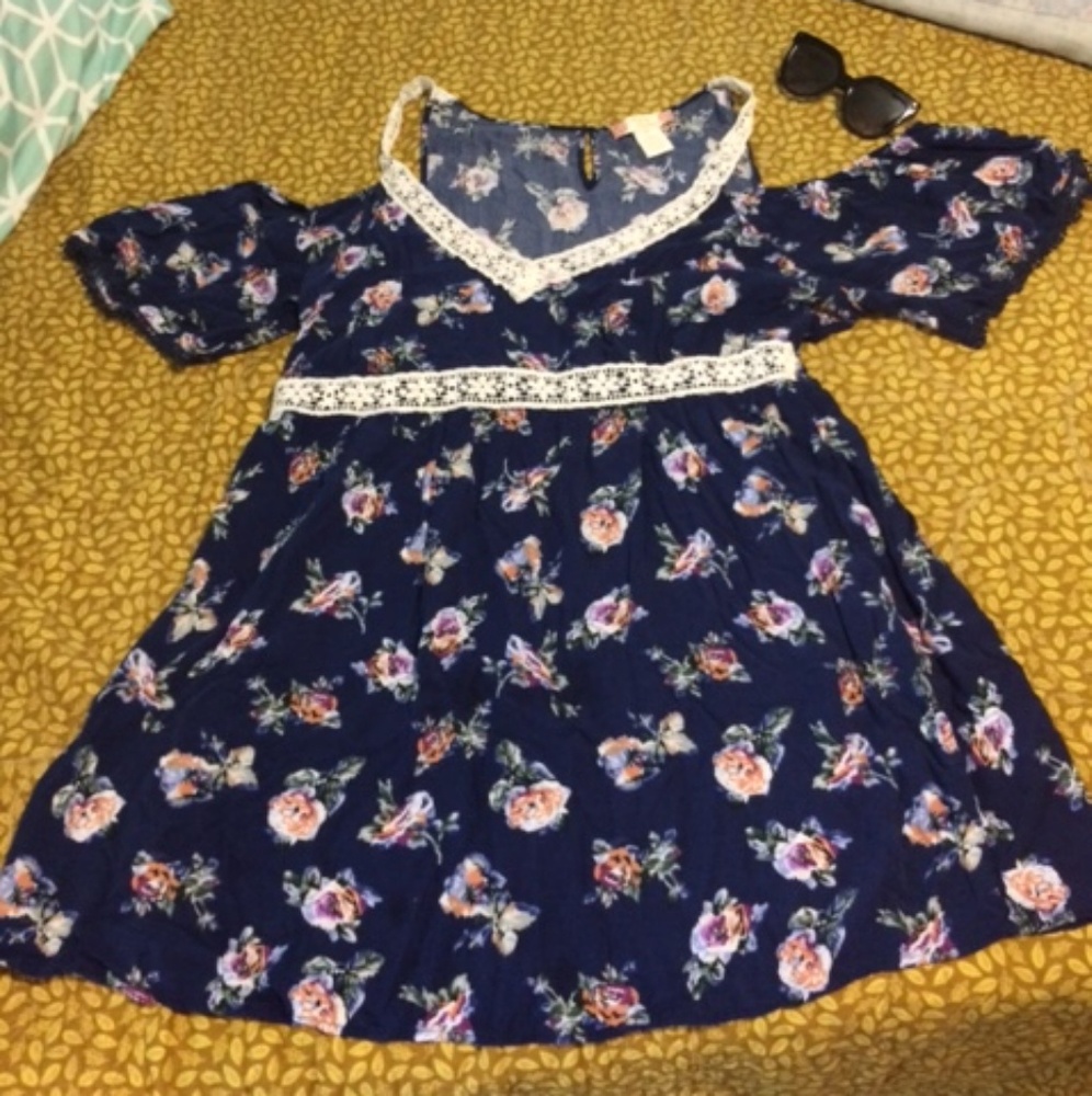 Bare shoulder floral tunic/dress crochet detail